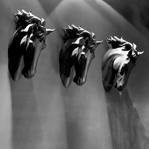 HORSE HEAD HANGING BISC.